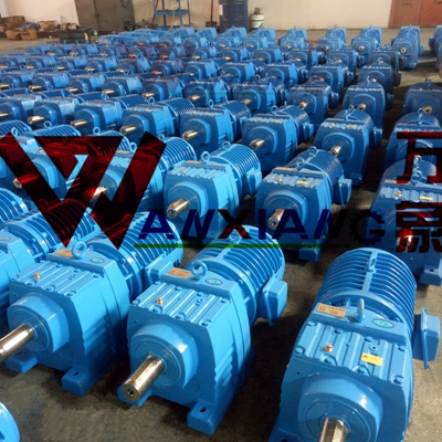 R137斜齒輪硬齒面減速器